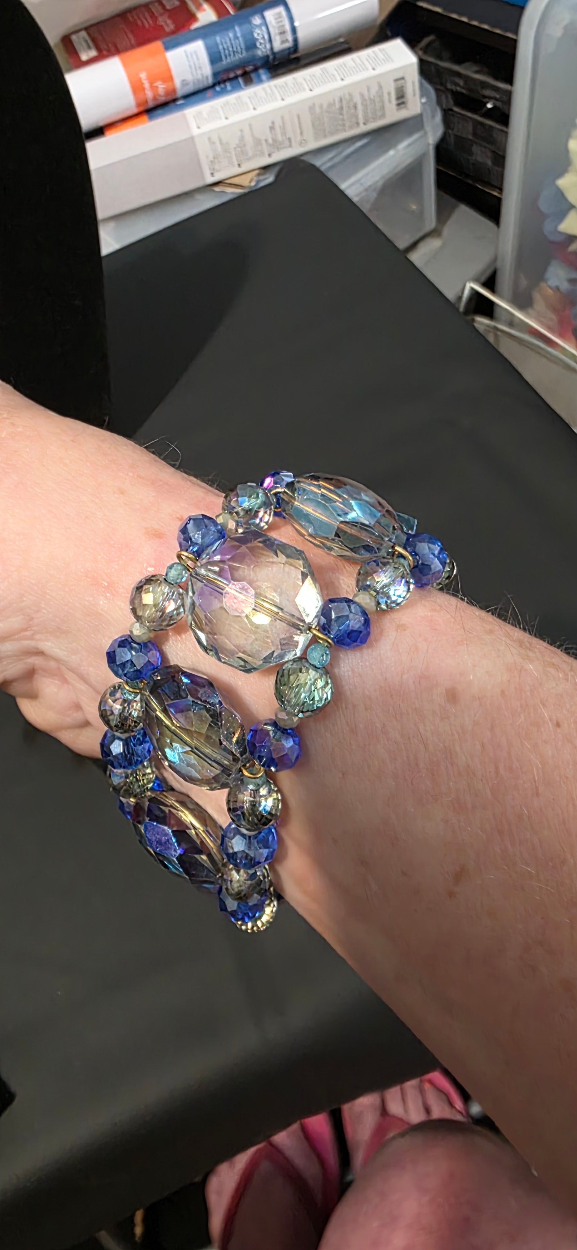 Bow glass bead bracelet