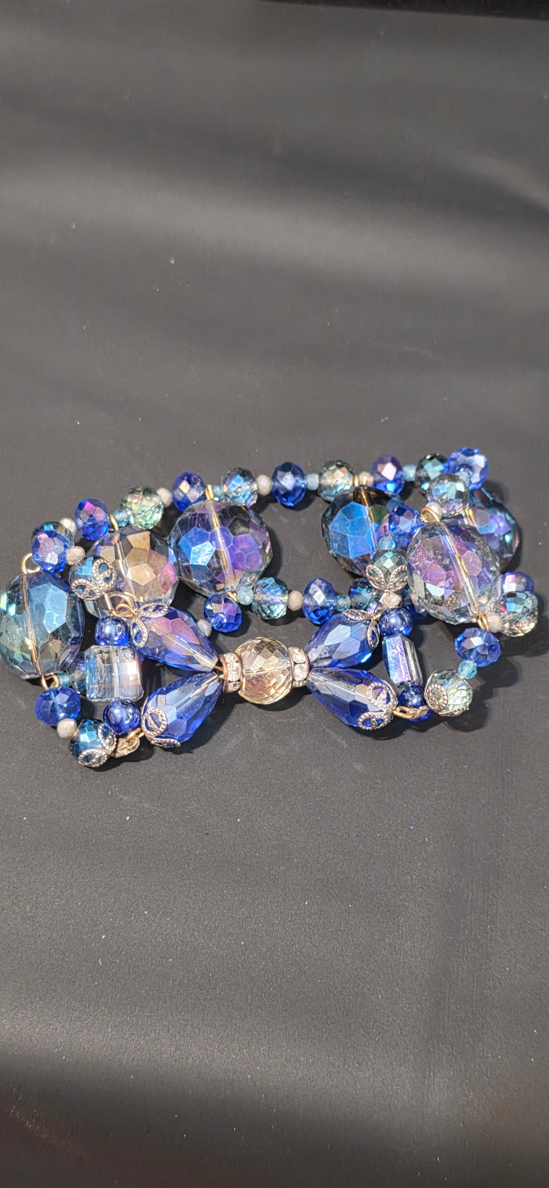 Bow glass bead bracelet